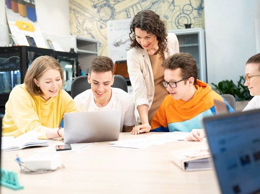 «Газпром нефть» и университет «Сириус» будут готовить магистров по управлению инновациями