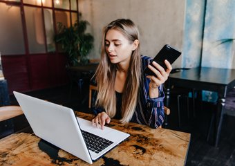 45% сотрудников совмещают онлайн-встречи с выполнением рабочих задач