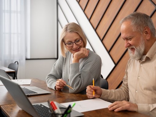 Пенсионеры в тренде: бизнес все чаще готов учить и нанимать сотрудников 60+
