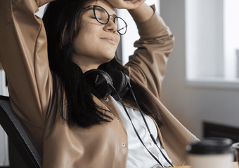 Треть россиян готова к сокращению зарплаты ради более короткого рабочего дня летом