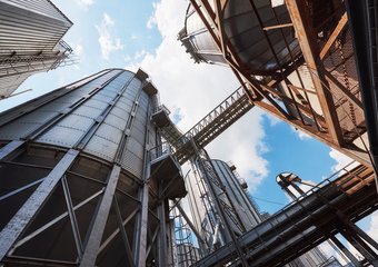 Спрос на специалистов в сфере промышленности вырос на 172%