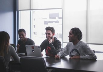 Amazon планирует сократить около 10 тысяч сотрудников