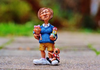 Домработница против няни