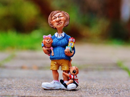 Домработница против няни