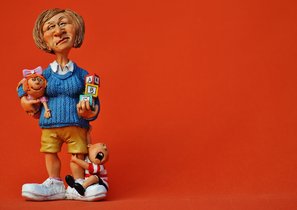 Подбор няни: как считать агрессию и халатность