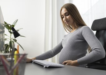 Правительство РФ одобрило полную удаленку для женщин с детьми и беременных в рамках новой демографической стратегии