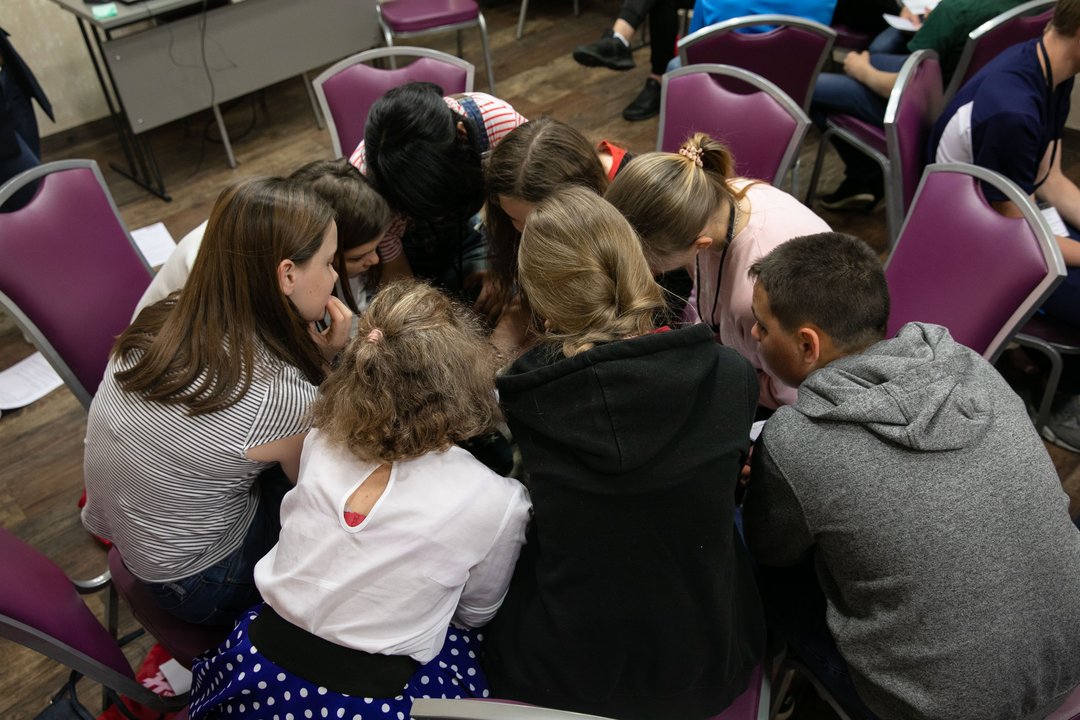 Coca-Cola провела образовательный форум для подростков-сирот