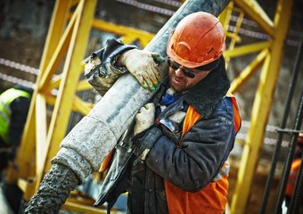 Статистика: работодатели ищут вахтовиков и поднимают им зарплату