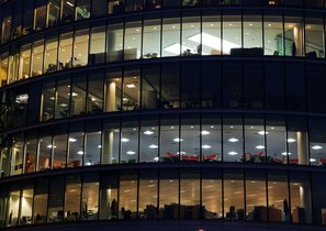 Офисные «посиделки» допоздна: кто виноват и что делать?