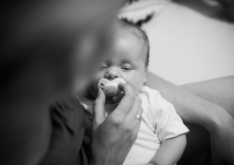 Специальность "мама" в России освоили 62 млн женщин