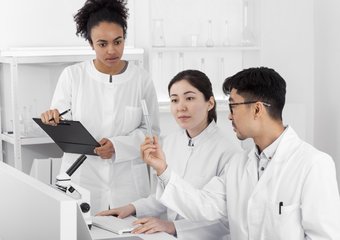 Великобритания отказывает ученым из Китая в возможности работать в университетах