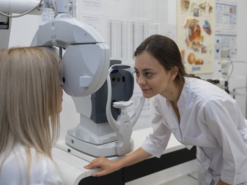 В России зафиксирован острый дефицит оптометристов: спрос превышает предложение в разы