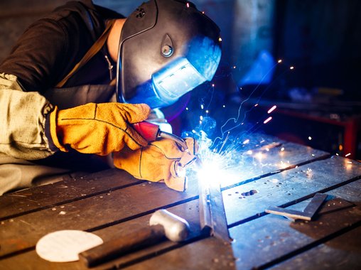 Сварщики возглавили рейтинг самых высокооплачиваемых рабочих профессий в РФ