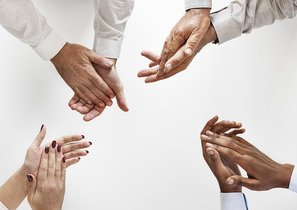 Дефицит признания. Как научиться хвалить своих сотрудников?