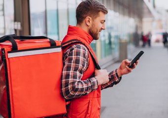 Осенью 2025 года бизнес искал курьеров на подработку на 63% чаще