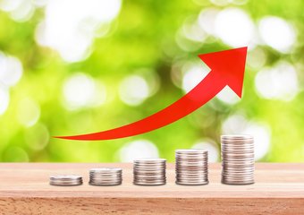 С 1 октября 2025 года заработная плата федеральных бюджетников будет повышена на 7,6%