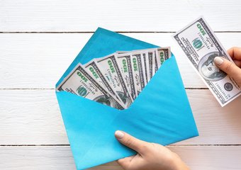 Почти 80% россиян готовы получать серую зарплату