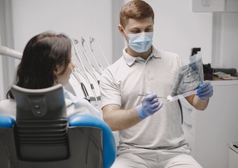 Стоматолог из Иркутска и строитель из Москвы возглавили рейтинг самых высоких зарплат в России