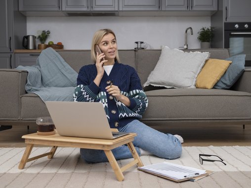 43% работающих россиян еженедельно тратят личное время на рабочие вопросы