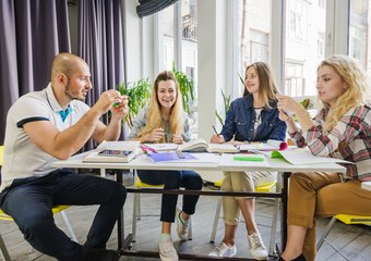 Гибкость, доверие и «микропенсии»: Как изменились правила игры для работодателей в эпоху зумеров