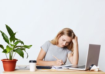 Хаос вместо работы: 35% россиян назвали главного врага эффективности — многозадачность