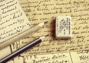 Попросите соискателя написать и рассмотрите его почерк