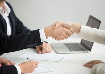 Россияне всё чаще находят работу через знакомых