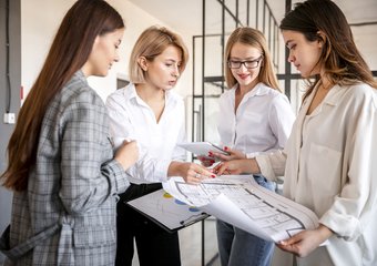 Ограничения женского труда: законные и незаконные