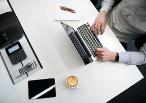 Как быть, если сотрудник работает во время больничного?