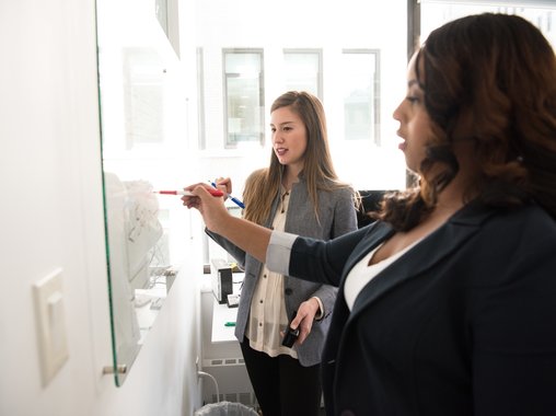 Как ежегодно индексировать зарплату и не раздувать ФОТ