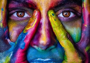 Когда приветствовать стандартное, а когда наоборот