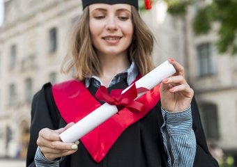 70% россиян с высшим образованием считают диплом полезным для карьеры