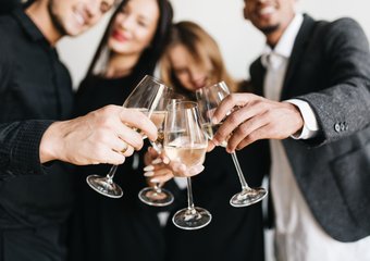 Каждая вторая компания в России проводит для сотрудников праздники в честь 23 февраля и 8 марта