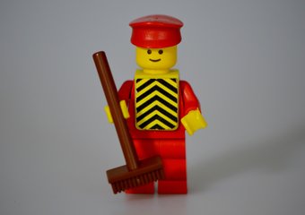 Официально работающих в РФ мигрантов стало меньше на 44%