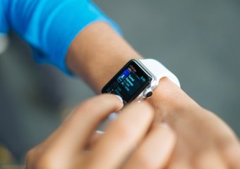 «Пятерочка» будет мониторить активность сотрудников с помощью «умных» часов