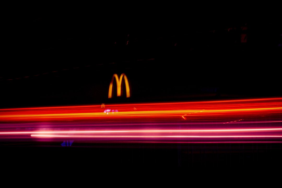 Макдоналдс расширит штат, наняв до конца года до 6 000 новых сотрудников