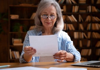 У неработающих пенсионеров выплаты больше, чем у работающих