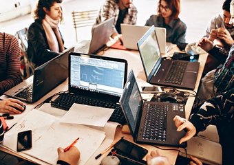 Минтруд России предложил доплачивать работодателям субсидии за наем беженцев