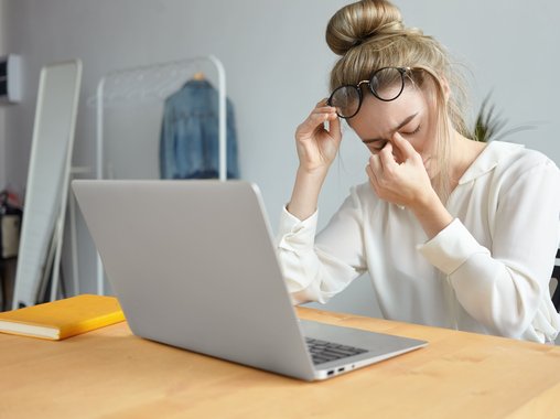 Офисные работники нашли простой способ борьбы с цифровой усталостью: взгляд в окно и короткие паузы