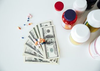 Две трети медицинских и фармацевтических компаний планируют повышение зарплат в 2025 году