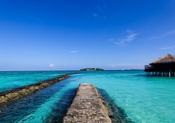 Евросеть отправила лучших сотрудников на Мальдивы