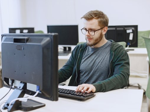 Более 65% работодателей в ИТ-сфере требуют присутствия сотрудников в офисе