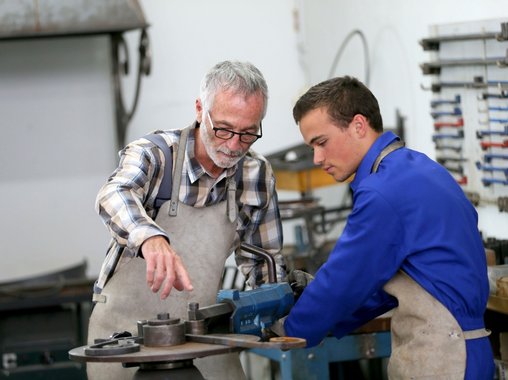 Кто и зачем создает профессиональные стандарты в России