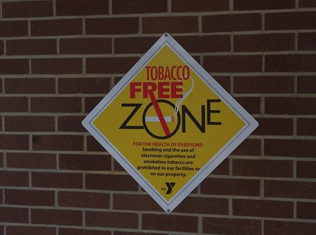 Опрос: отучить работника от курения может денежное поощрение