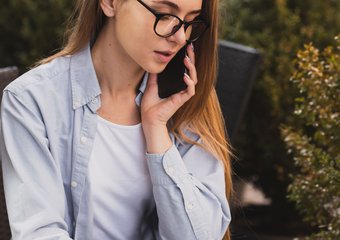 Благополучие персонала офлайн против онлайн: как выстроить систему заботы о сотрудниках в гибридной компании