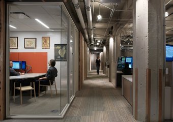 Как женщине из России сделать карьеру на Западе