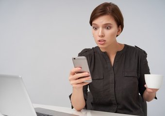 Россияне готовы отказаться от IPhone ради работы