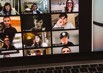 Оригинальный вариант командообразования: корпоративный театр онлайн