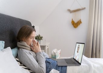 Работодателям напомнили об ответственности за труд сотрудников на больничном