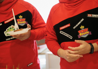 Как одевается игровая студия внутри VK. Мерч со сменными стикерами помог HR объединить множество сотрудников и проектов